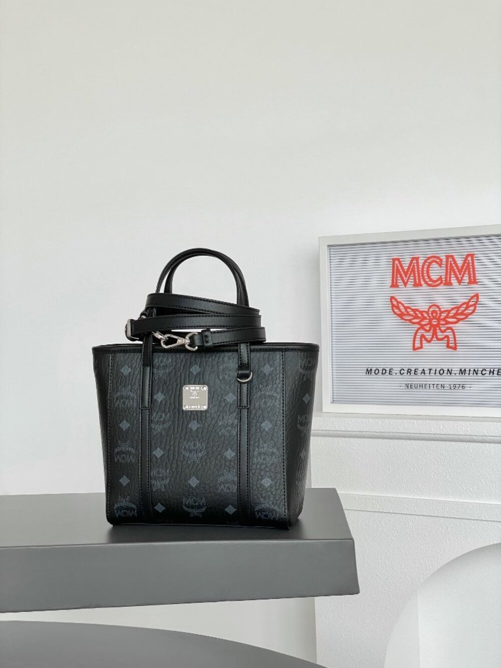 MCM Tote Bag - Picture 5 of 8